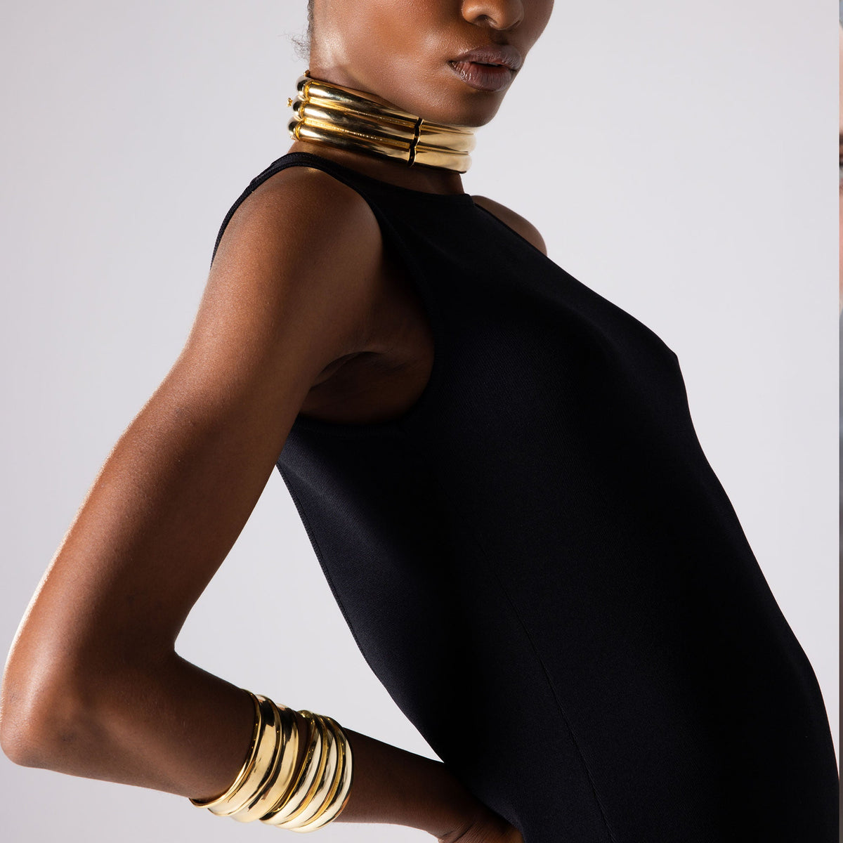 AMORA GOLD CUFF NECKLACE