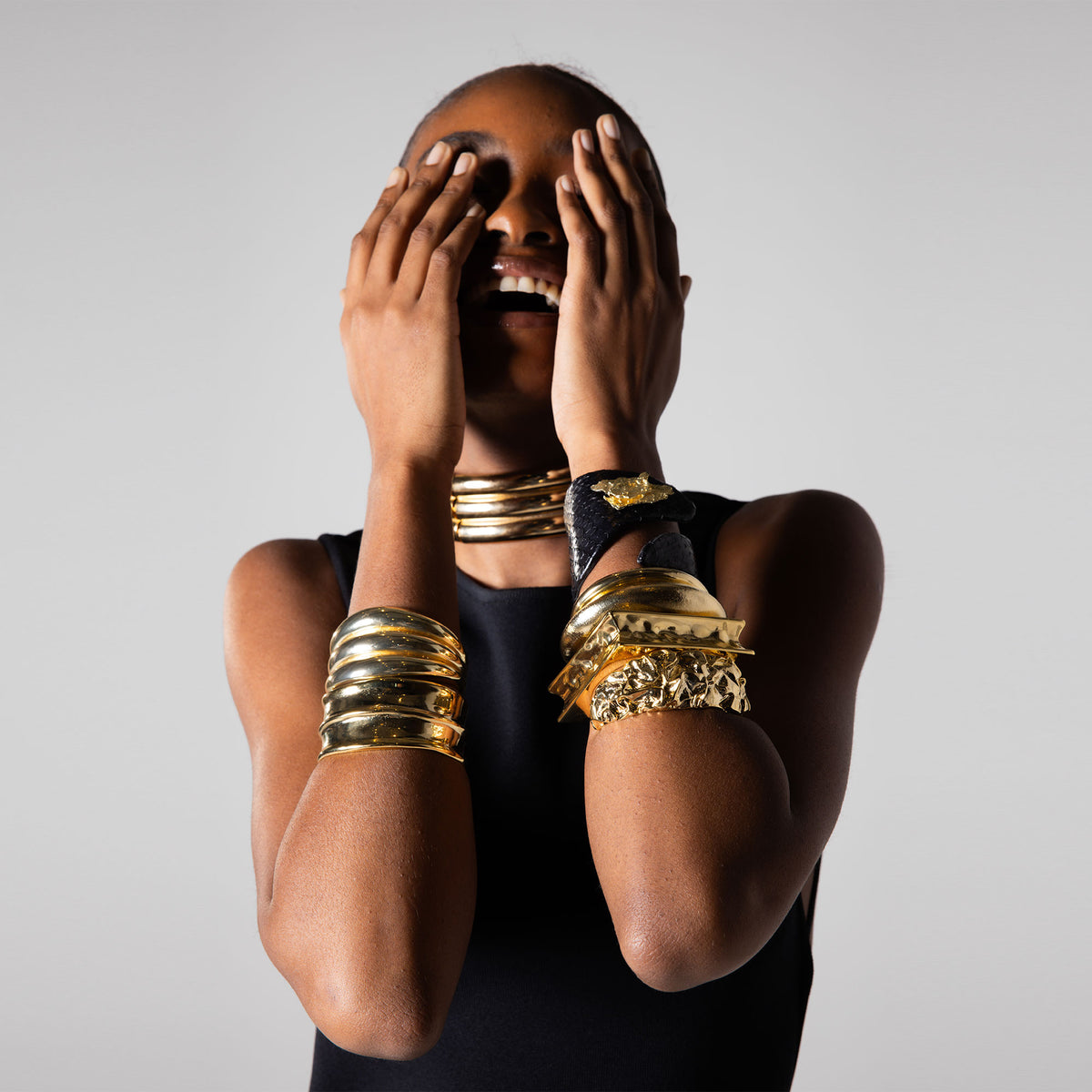 AMORA GOLD CUFF