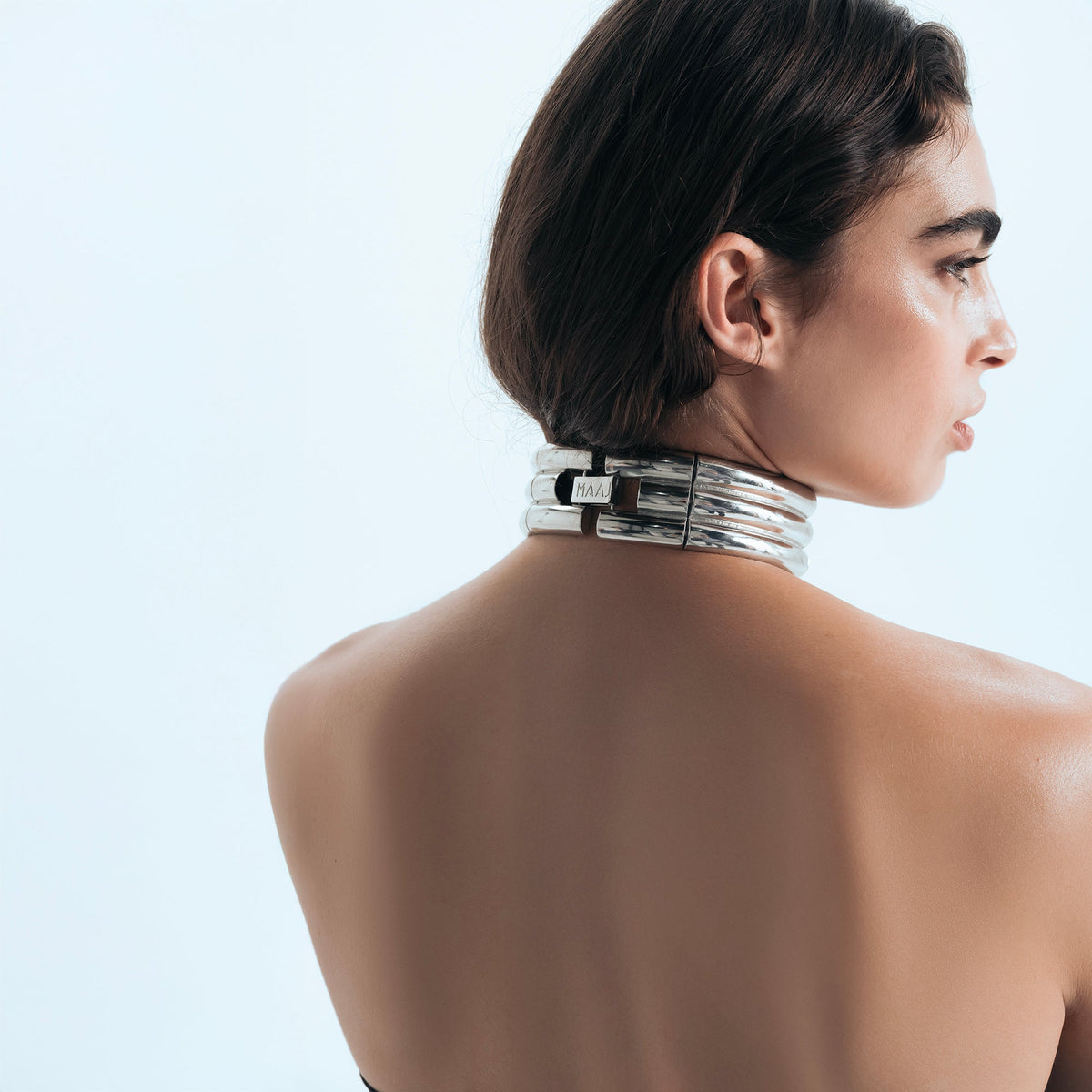 AMORA SILVER CUFF NECKLACE